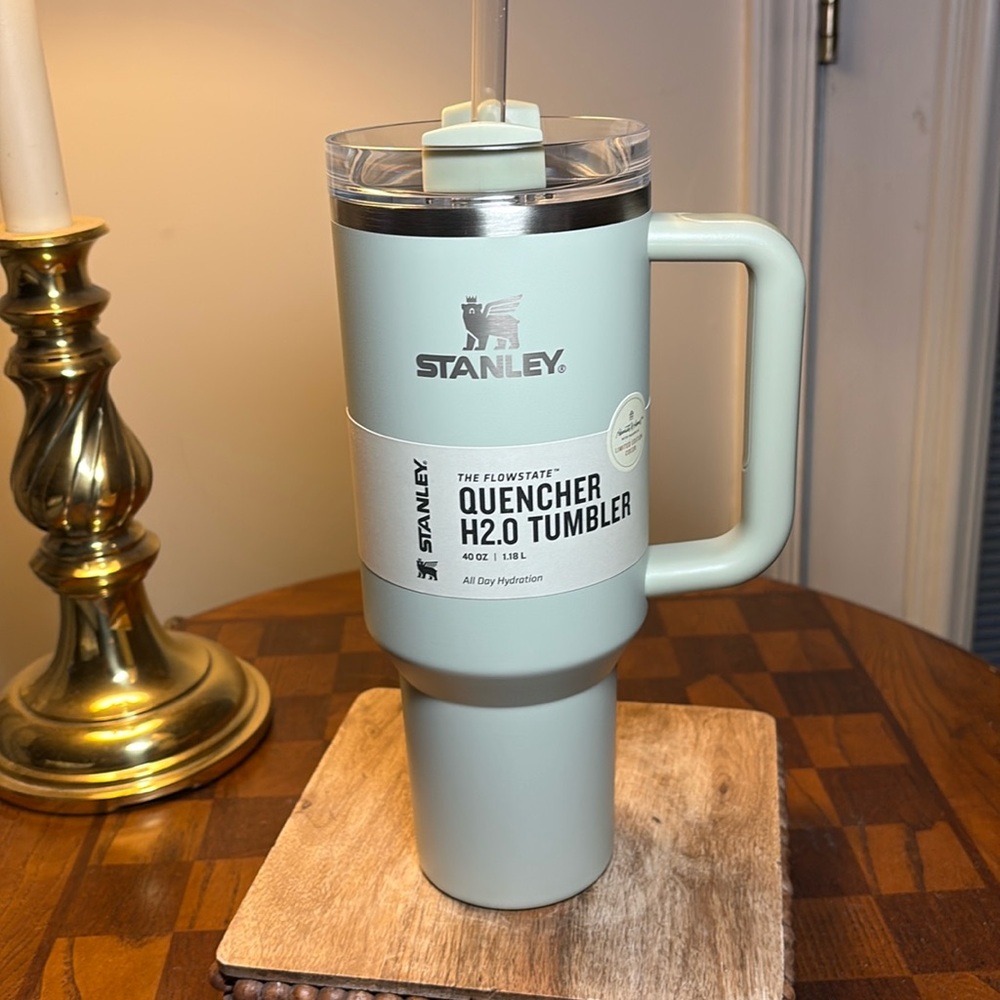 40 oz Stanley Hearth and Hands Quencher H20 tumbler